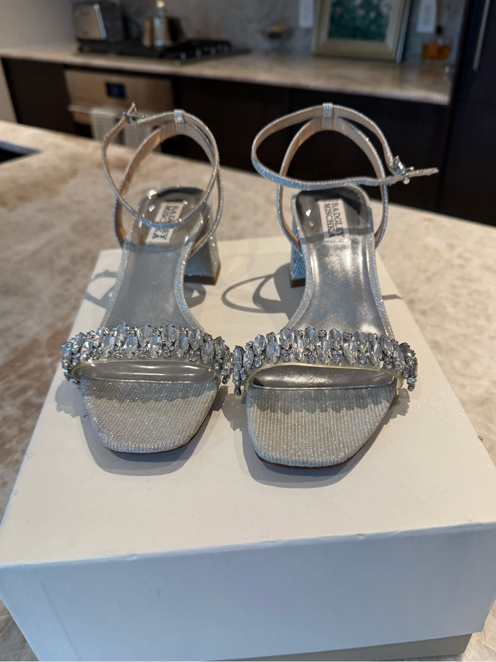 Badgley Mischka Silver Crystal Embellished Womens Sandals Size 7